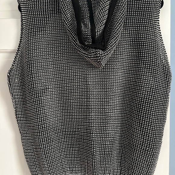 Vest - Picture 2 of 3